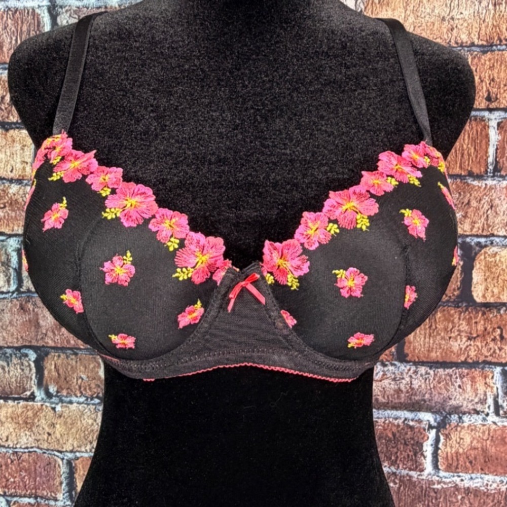 Victoria's Secret PINK Black Floral Embroidered Balconette Bra 36D Lightly Lined
